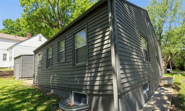 3203 NE 56 Th Street, Kansas City, MO 64119