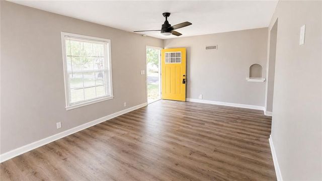 3203 NE 56 Th Street, Kansas City, MO 64119