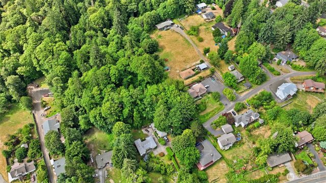 16 NW Cartier Dr, Bremerton, WA 98312