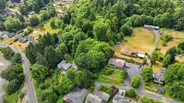 16 NW Cartier Dr, Bremerton, WA 98312