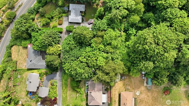 16 NW Cartier Dr, Bremerton, WA 98312