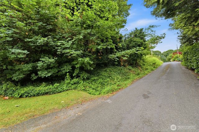 16 NW Cartier Dr, Bremerton, WA 98312