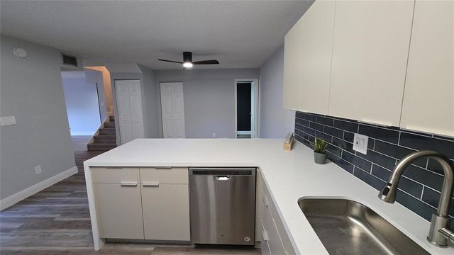 8900 SW 20th Place A, Davie, FL 33324