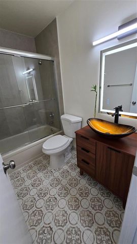 8900 SW 20th Place A, Davie, FL 33324