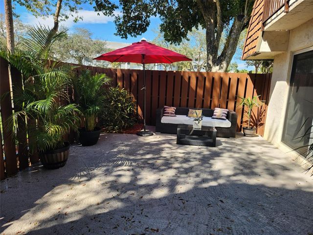 8900 SW 20th Place A, Davie, FL 33324