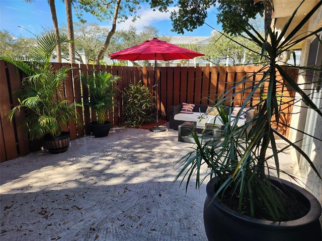 8900 SW 20th Place A, Davie, FL 33324