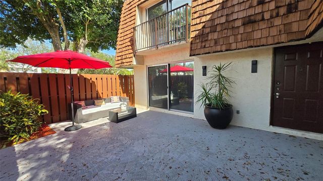 8900 SW 20th Place A, Davie, FL 33324