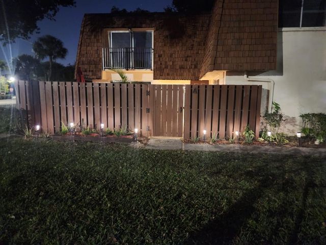 8900 SW 20th Place A, Davie, FL 33324