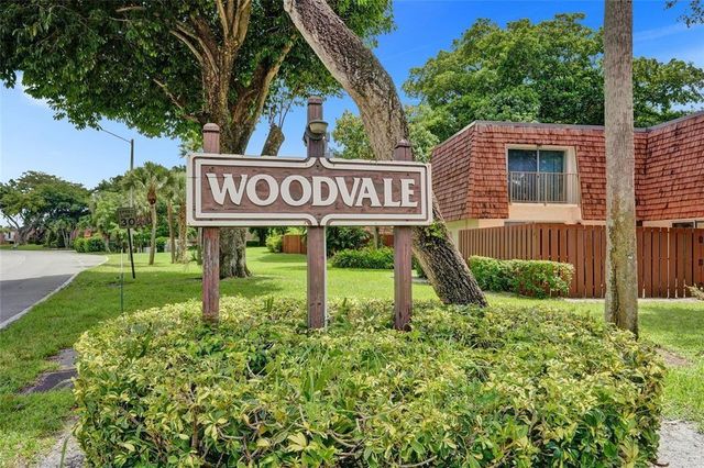 8900 SW 20th Place A, Davie, FL 33324