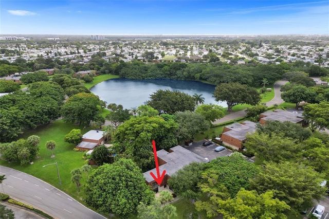 8900 SW 20th Place A, Davie, FL 33324