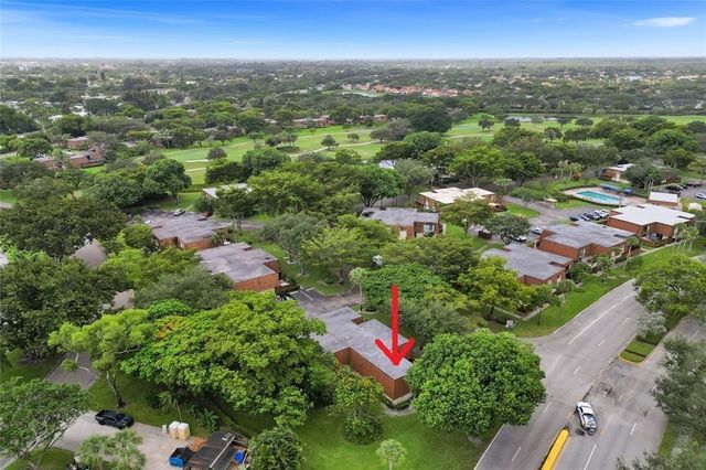 8900 SW 20th Place A, Davie, FL 33324