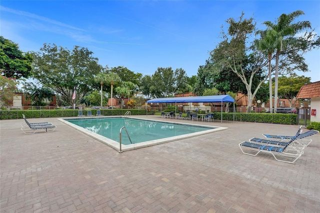 8900 SW 20th Place A, Davie, FL 33324