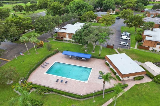 8900 SW 20th Place A, Davie, FL 33324