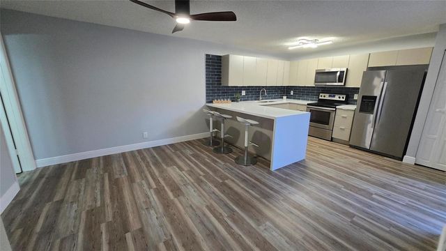 8900 SW 20th Place A, Davie, FL 33324