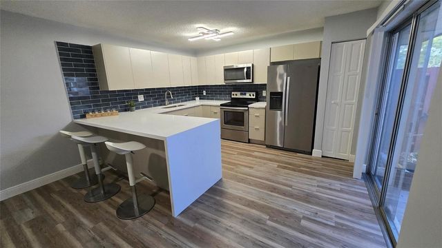 8900 SW 20th Place A, Davie, FL 33324
