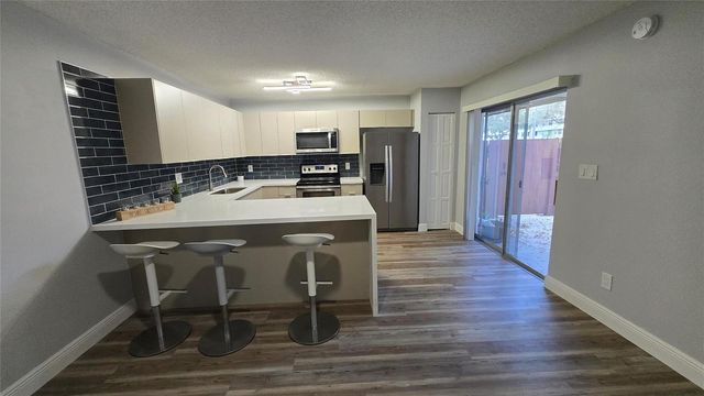 8900 SW 20th Place A, Davie, FL 33324