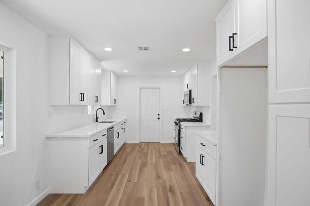 1451 Kent Way, Modesto, CA 95355