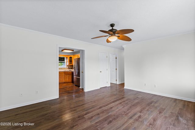152 Dennis Dr, Shepherdsville, KY 40165