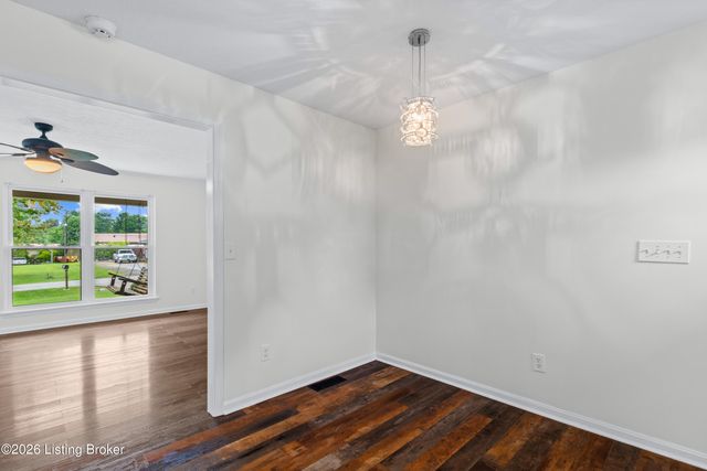 152 Dennis Dr, Shepherdsville, KY 40165