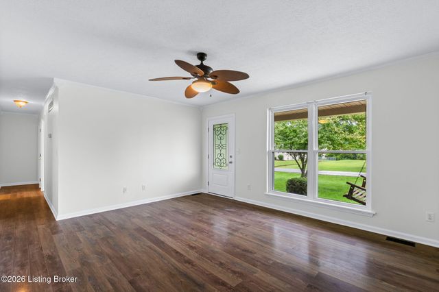 152 Dennis Dr, Shepherdsville, KY 40165