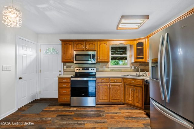 152 Dennis Dr, Shepherdsville, KY 40165