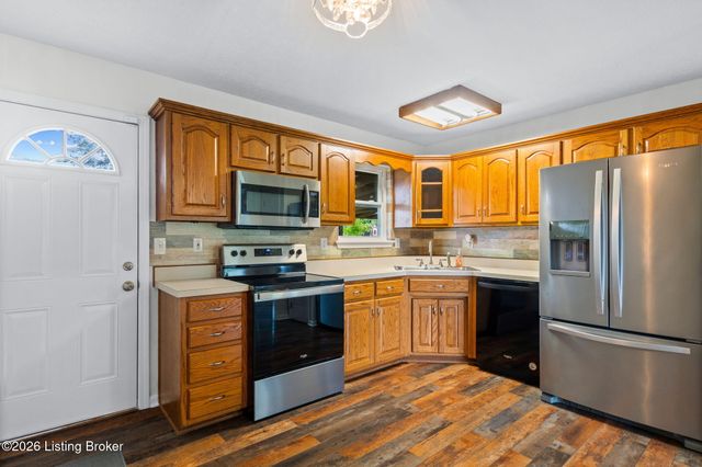 152 Dennis Dr, Shepherdsville, KY 40165