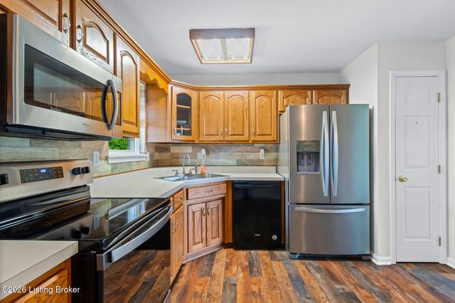 152 Dennis Dr, Shepherdsville, KY 40165