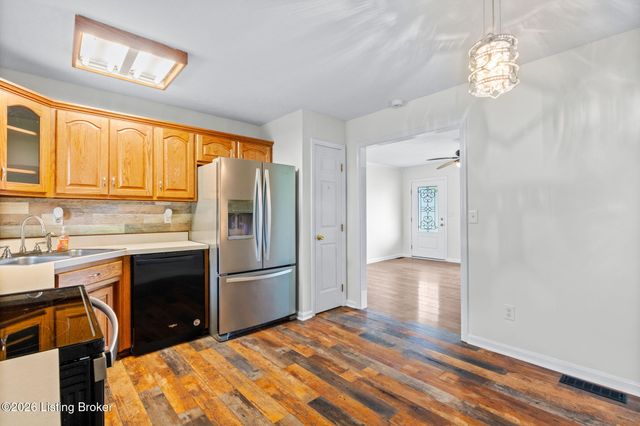152 Dennis Dr, Shepherdsville, KY 40165