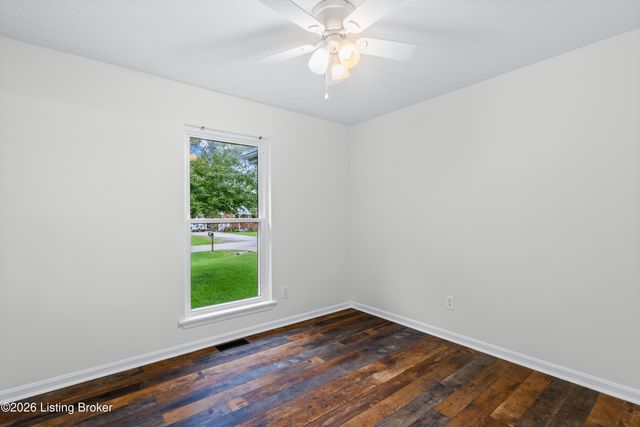 152 Dennis Dr, Shepherdsville, KY 40165