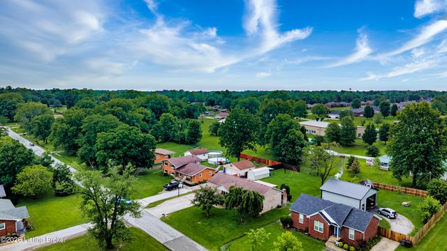 152 Dennis Dr, Shepherdsville, KY 40165