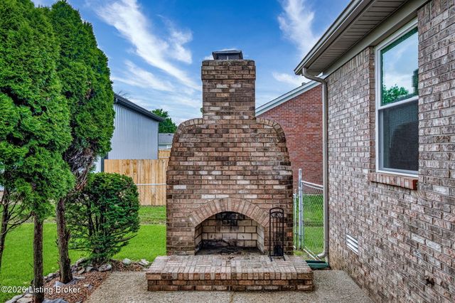 152 Dennis Dr, Shepherdsville, KY 40165