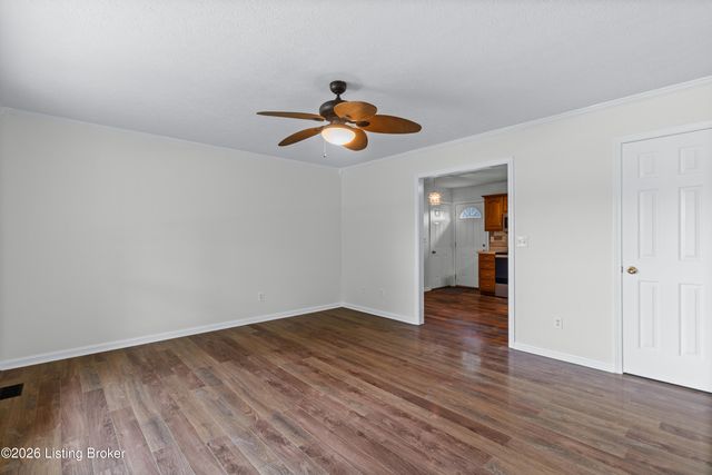 152 Dennis Dr, Shepherdsville, KY 40165