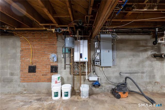 37 Old Wheeler Lane, Avon, CT 06001