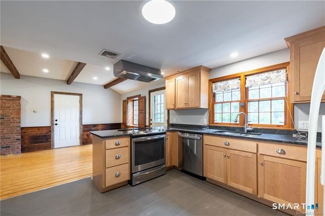 37 Old Wheeler Lane, Avon, CT 06001