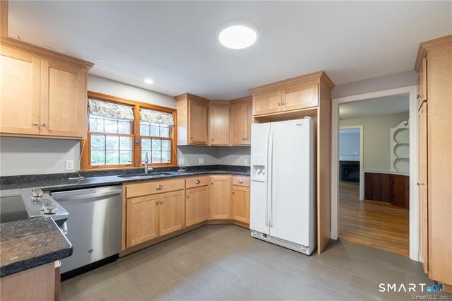 37 Old Wheeler Lane, Avon, CT 06001