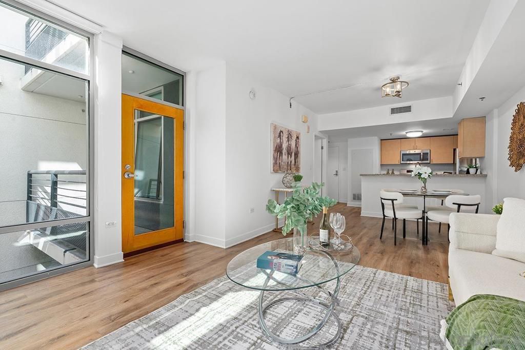 Image 10 of property listing at 425 W Beech Street 303, San Diego, CA 92101