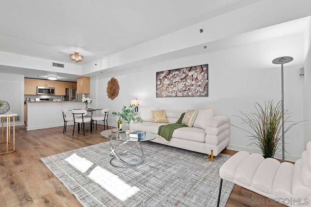 Image 11 of property listing at 425 W Beech Street 303, San Diego, CA 92101