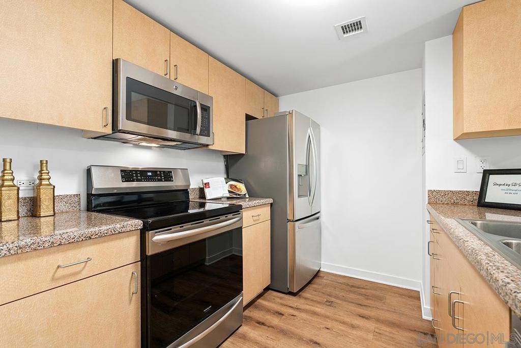 Image 13 of property listing at 425 W Beech Street 303, San Diego, CA 92101