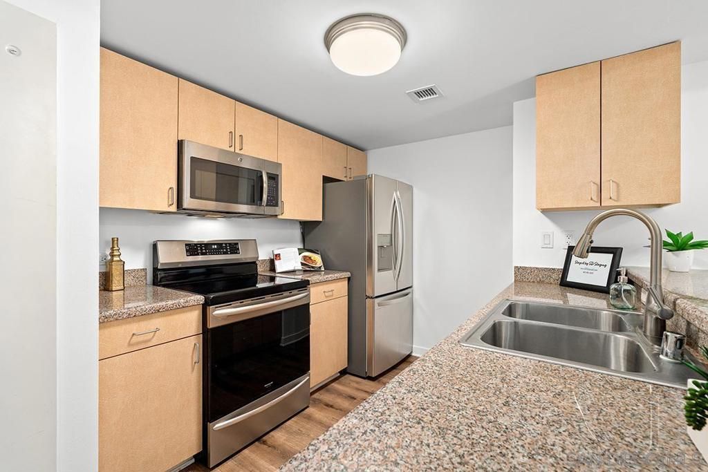 Image 14 of property listing at 425 W Beech Street 303, San Diego, CA 92101