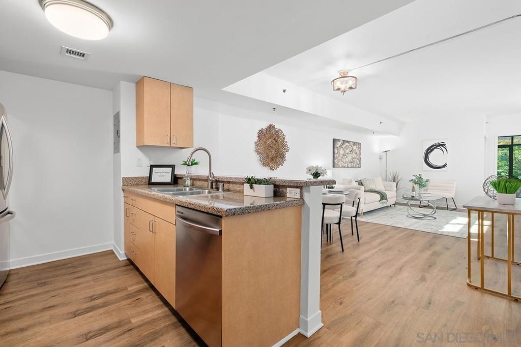 Image 16 of property listing at 425 W Beech Street 303, San Diego, CA 92101