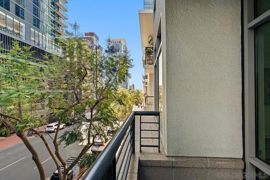 Image 19 of property listing at 425 W Beech Street 303, San Diego, CA 92101