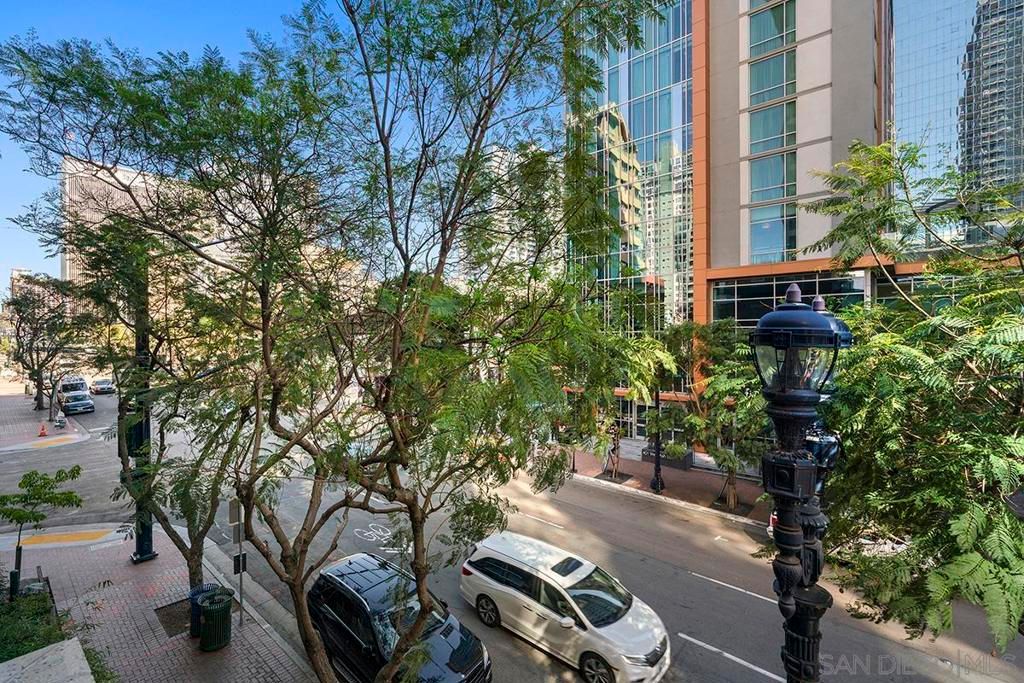 Image 3 of property listing at 425 W Beech Street 303, San Diego, CA 92101
