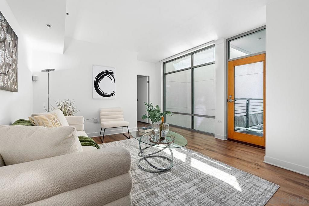 Image 6 of property listing at 425 W Beech Street 303, San Diego, CA 92101