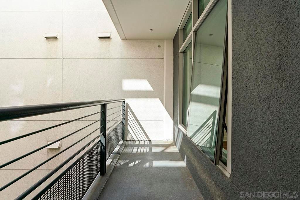 Image 7 of property listing at 425 W Beech Street 303, San Diego, CA 92101