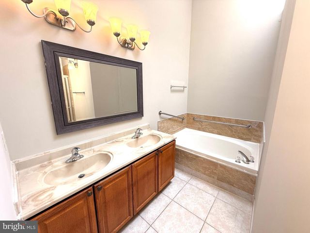 6166 WELLINGTON COMMONS DR, Alexandria, VA 22310