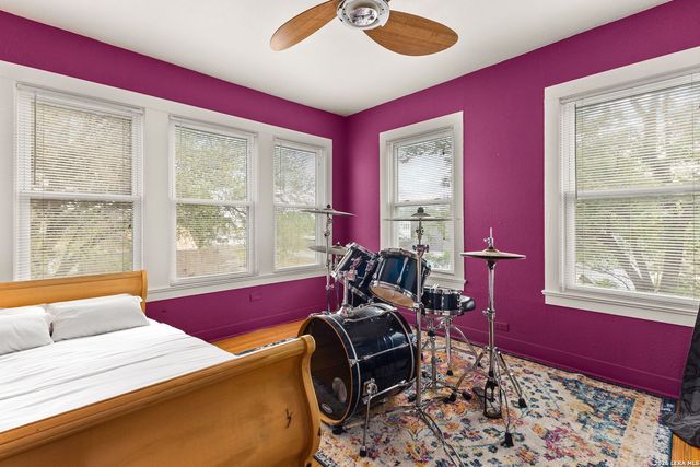 905 N Camp, Seguin, TX 78155