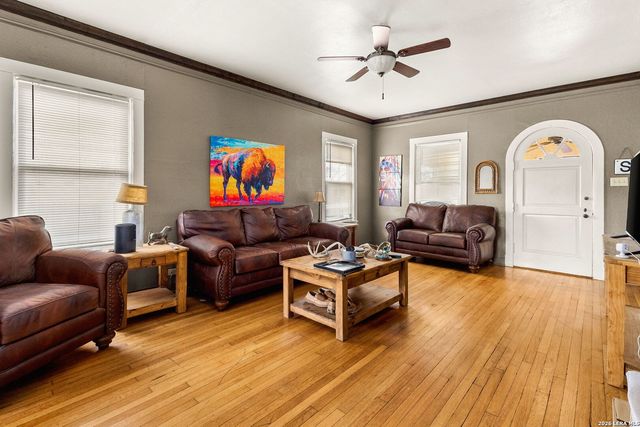 905 N Camp, Seguin, TX 78155