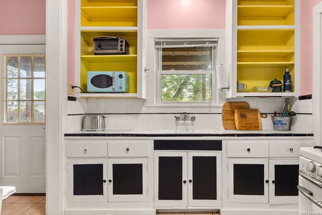 905 N Camp, Seguin, TX 78155