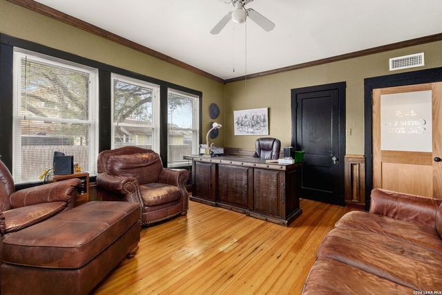 905 N Camp, Seguin, TX 78155