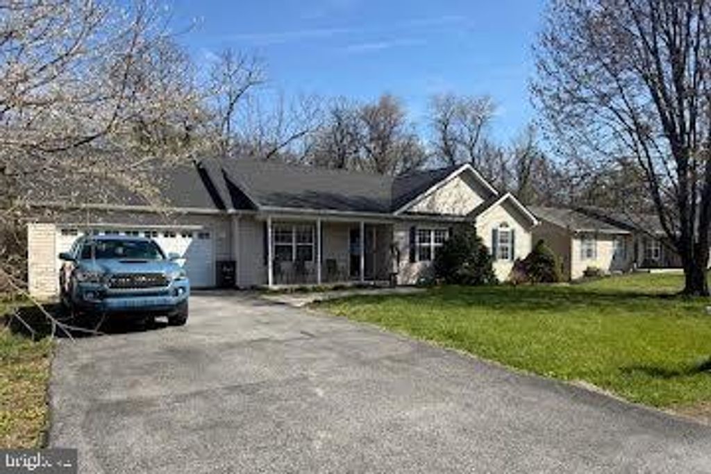 127 JETTA CIR, Martinsburg, WV 25403